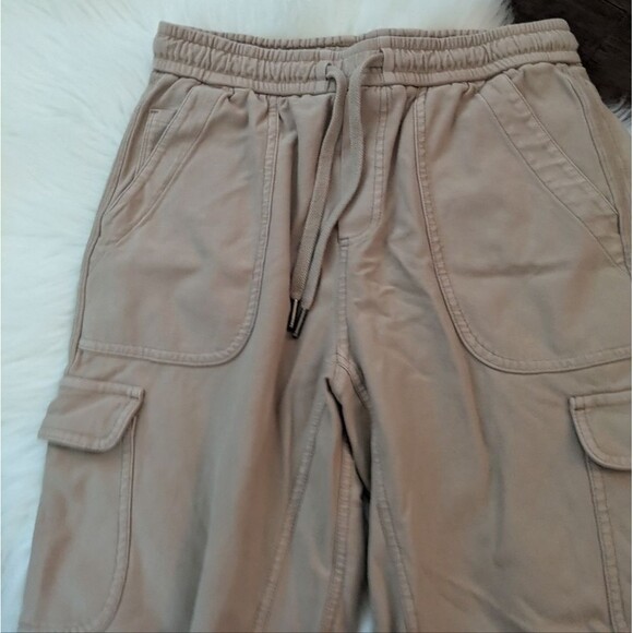 Athleta Farallon Cargo Crop Pants Womens Beige Mid Rise Pants Relaxed Fit 0 - Picture 2 of 4
